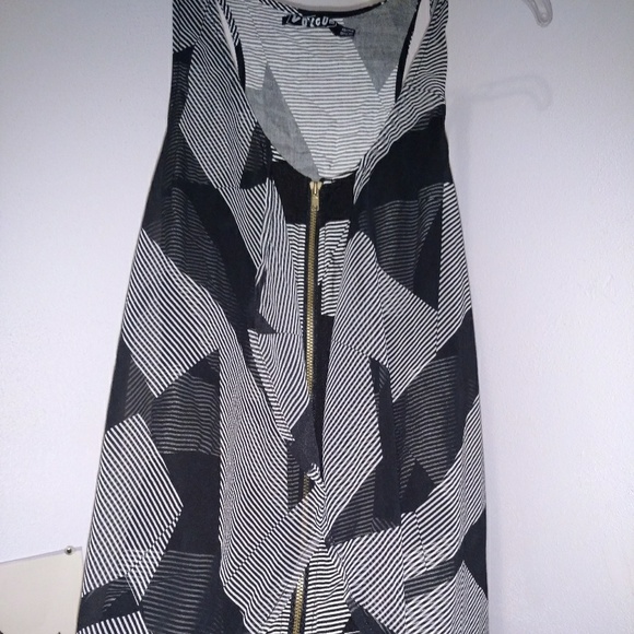 Super cool flutter dress - Picture 3 of 8